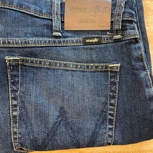 Men’s Wrangler 34x30 Athletic Fit